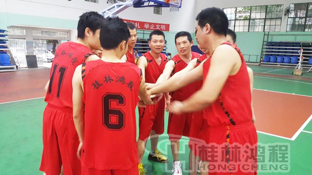 桂林鴻程磨粉機制造精英迎戰2017桂林市“三金杯”籃球比賽總決賽 桂林鴻程磨粉機制造精英迎戰2017桂林市“三金杯”籃球比賽總決賽