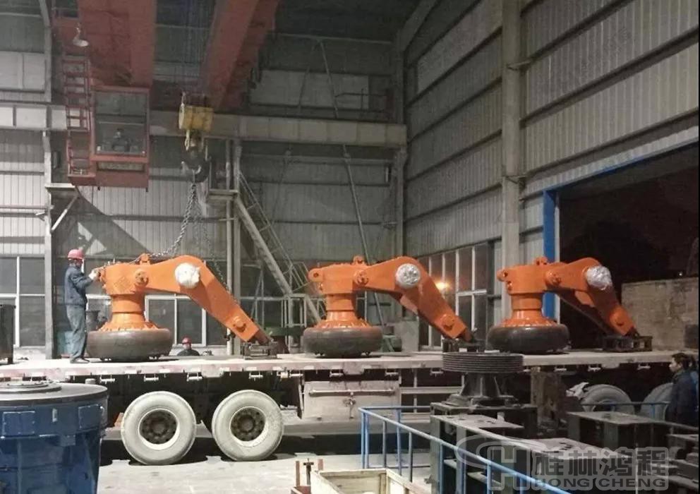 HLMX1700超細(xì)立磨發(fā)貨現(xiàn)場-超細(xì)立磨機(jī)大磨輥裝車