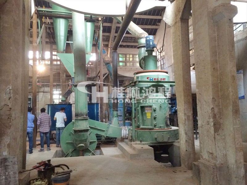 4R脫硫石膏磨機江西某玻璃廠煤粉生產線 出粉200目 時產2.8噸 4R3220脫硫石膏磨機江西某玻璃廠煤粉生產線 出粉200目 時產2.8噸