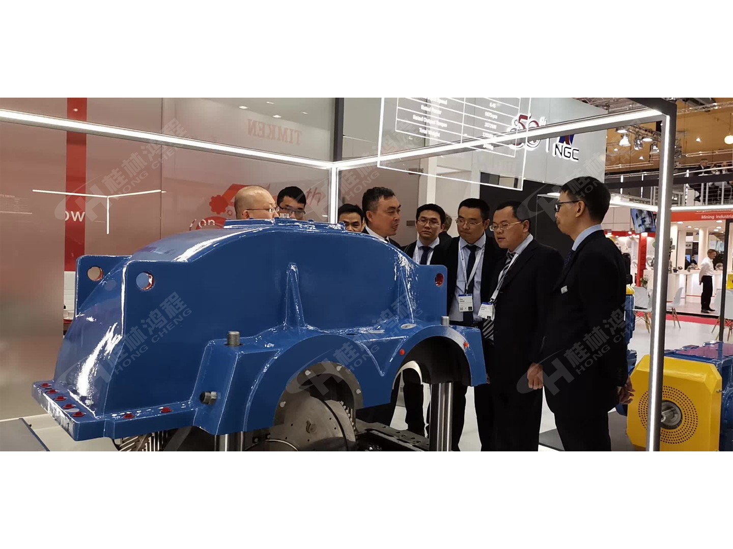 磨粉機廠家桂林鴻程參加漢諾威工業(yè)展學習德國人設(shè)計