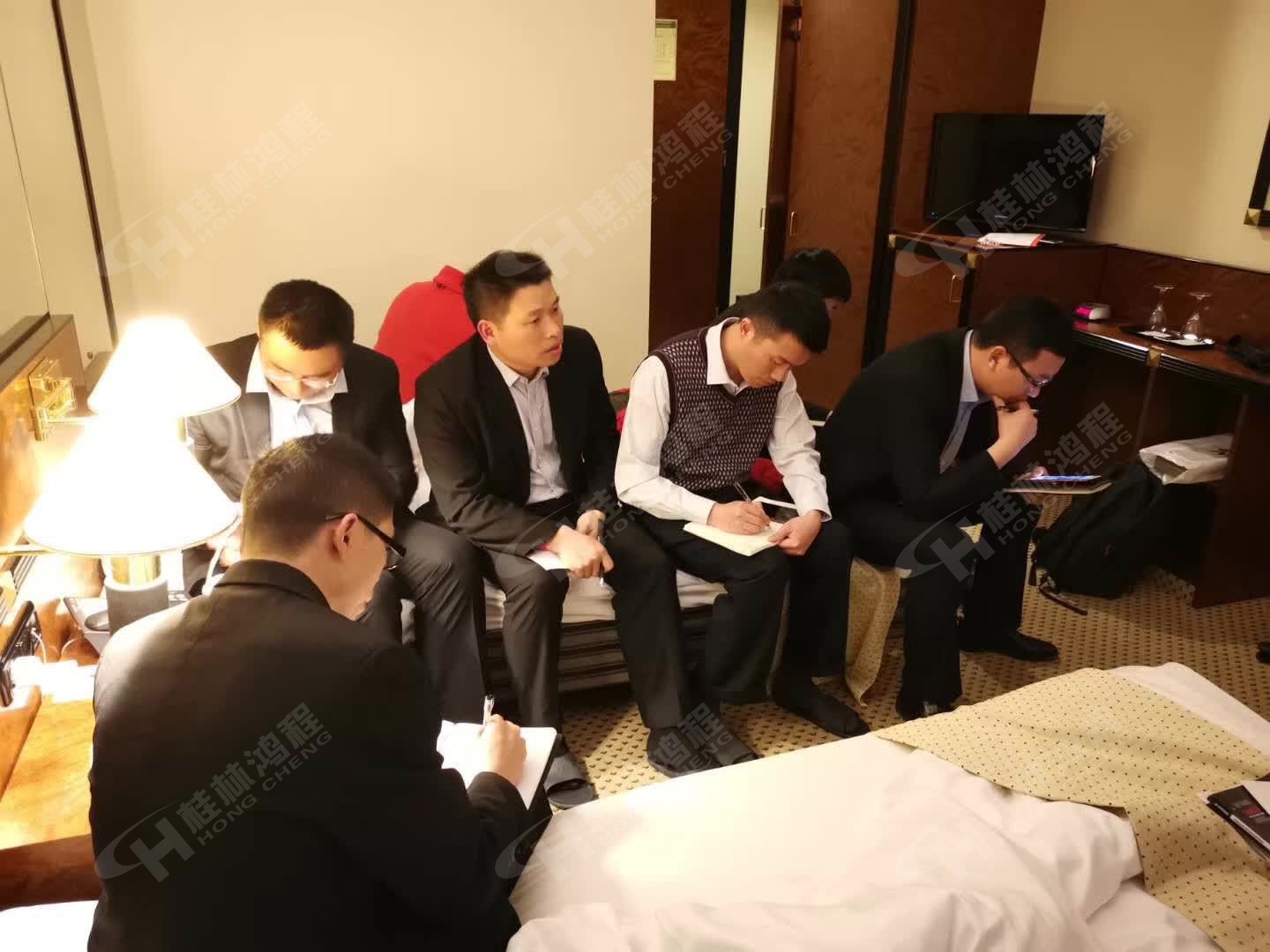 磨粉機廠家桂林鴻程參加漢諾威工業(yè)展學習德國人設(shè)計