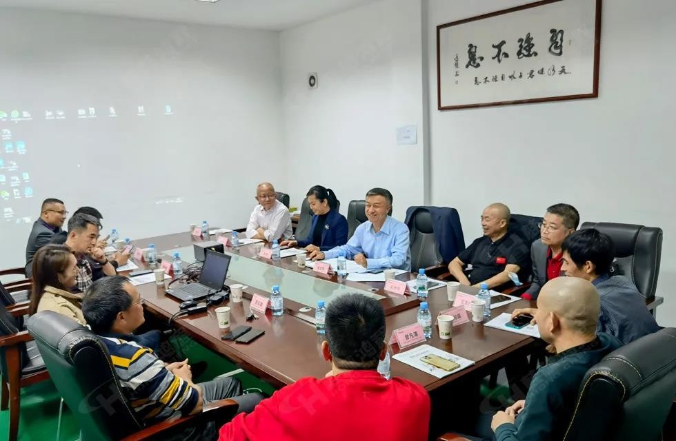 歡迎廣西塑料行業協會一行蒞臨桂林鴻程礦山機械廠參觀指導! 歡迎廣西塑料行業協會一行蒞臨桂林鴻程礦山機械廠參觀指導!